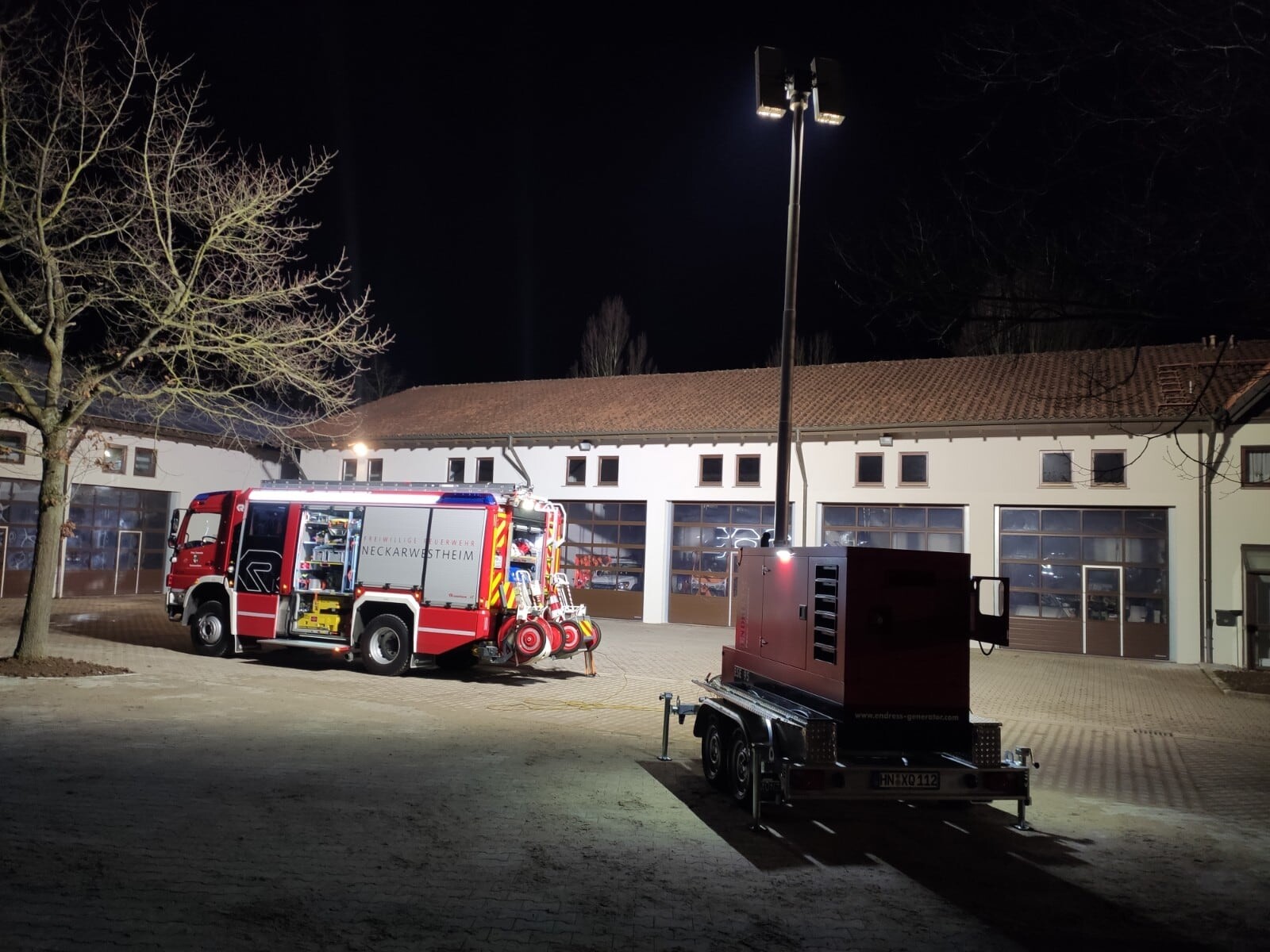  Notstromaggregat mit Lichtmast in Dienst gestellt 