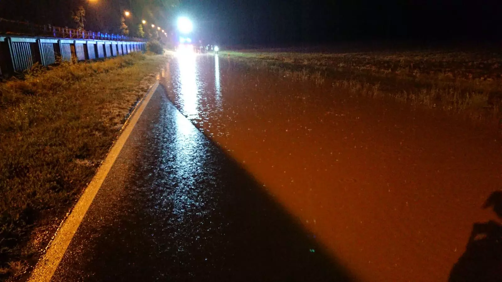 Straßenüberflutung nach Starkregen