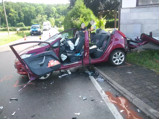 Zwei Schwerverletzte nach mutmaßlicher Vorfahrtsverletzung