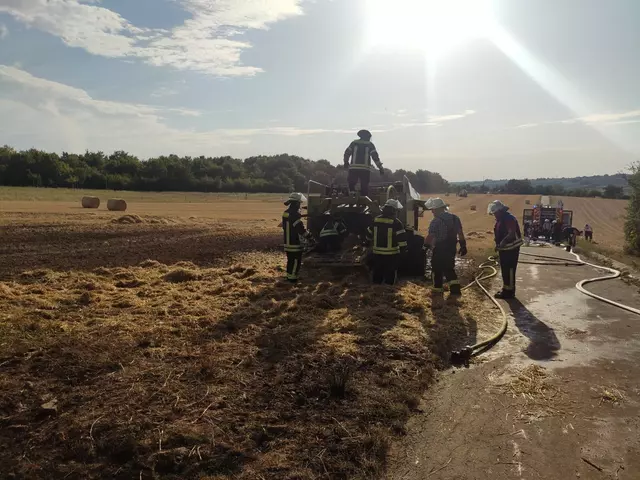 Brennender Traktor verursacht Flächenbrand