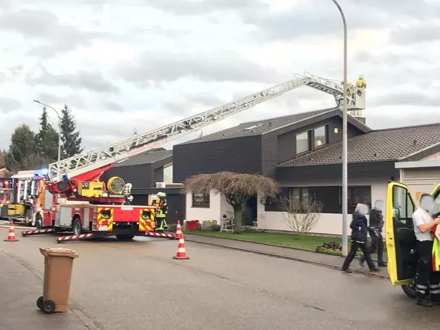 Brand einer Kaminverblendung