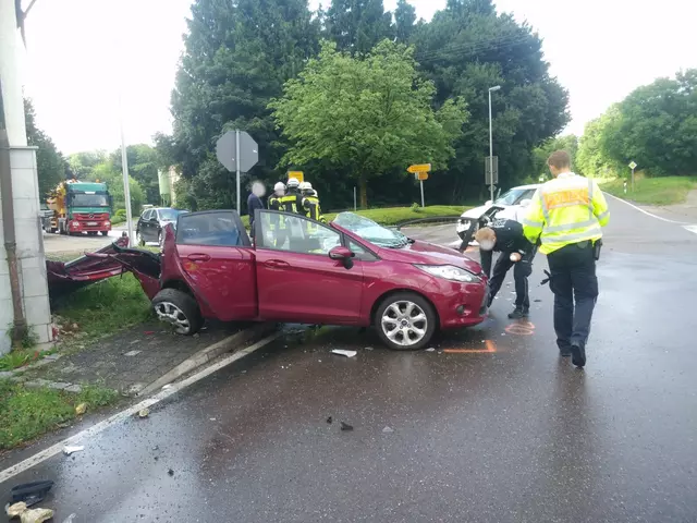 Zwei Schwerverletzte nach mutmaßlicher Vorfahrtsverletzung