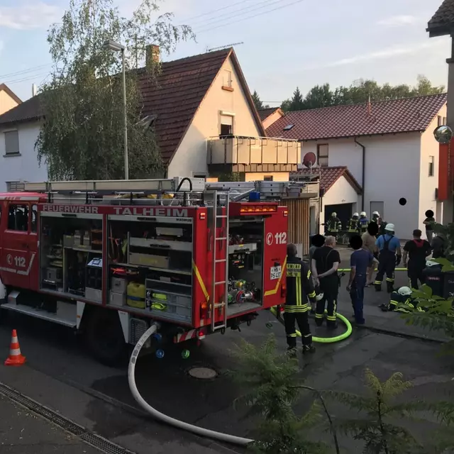 Dehnfugenbrand zwischen zwei Garagen