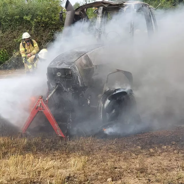 Brennender Traktor verursacht Flächenbrand