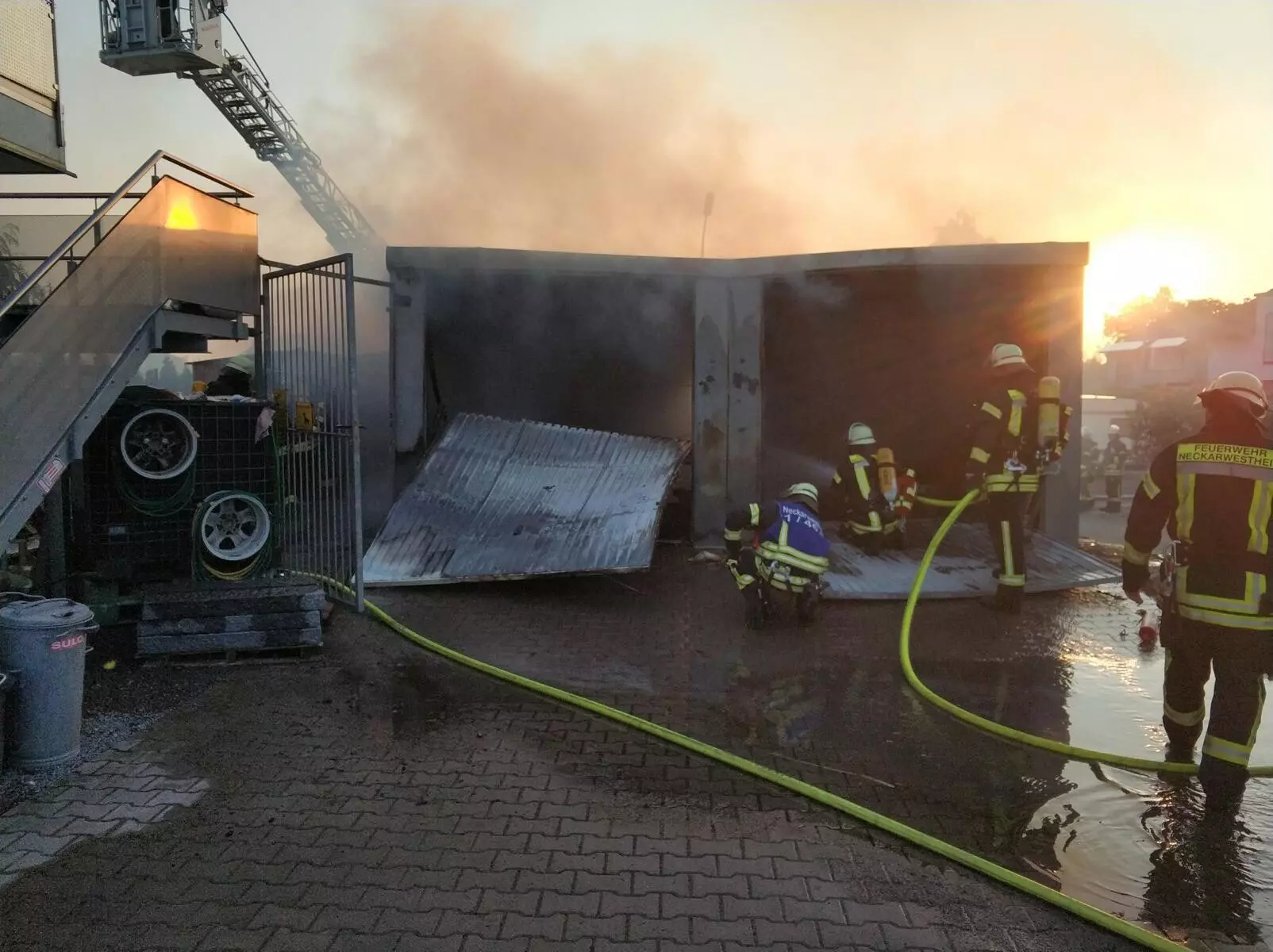 Brand einer Doppelgarage mit Geräteschuppen